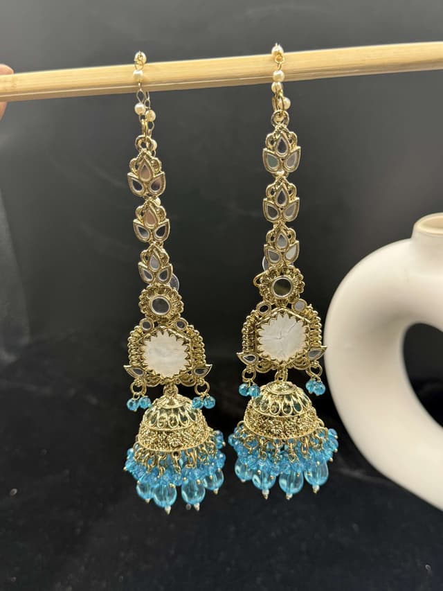 Blue kaan chain Earring hover