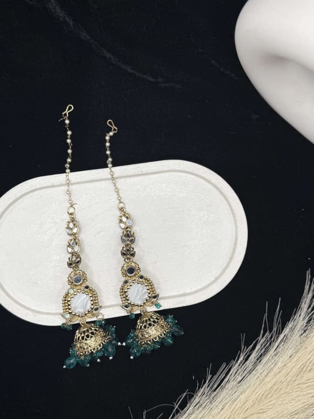 Green kaan chain Earring hover