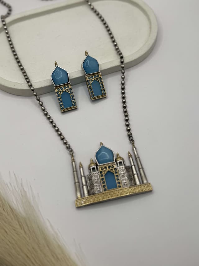 Taj Elegance Necklace Set hover