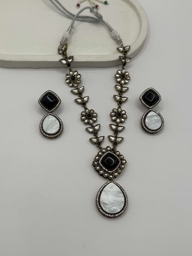 Midnight Bloom Necklace Set