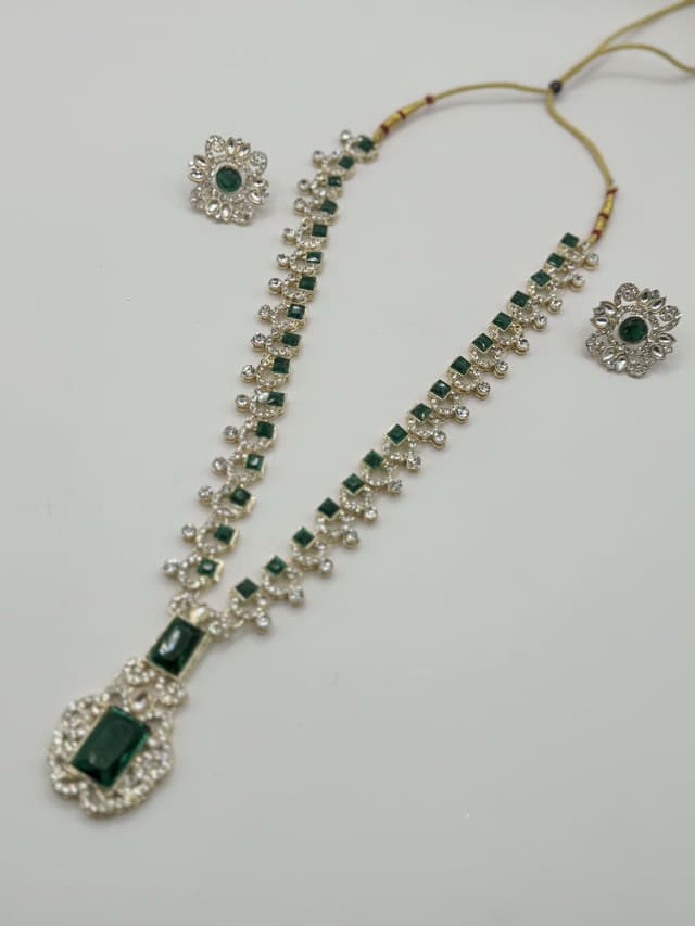 Emerald Royale Necklace Set hover