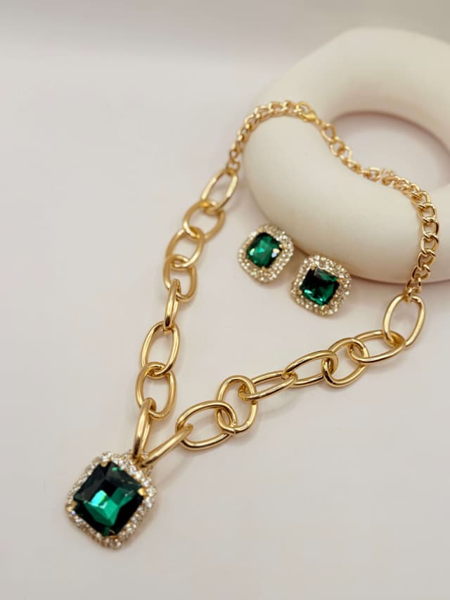 Emerald Luxe Necklace Set hover
