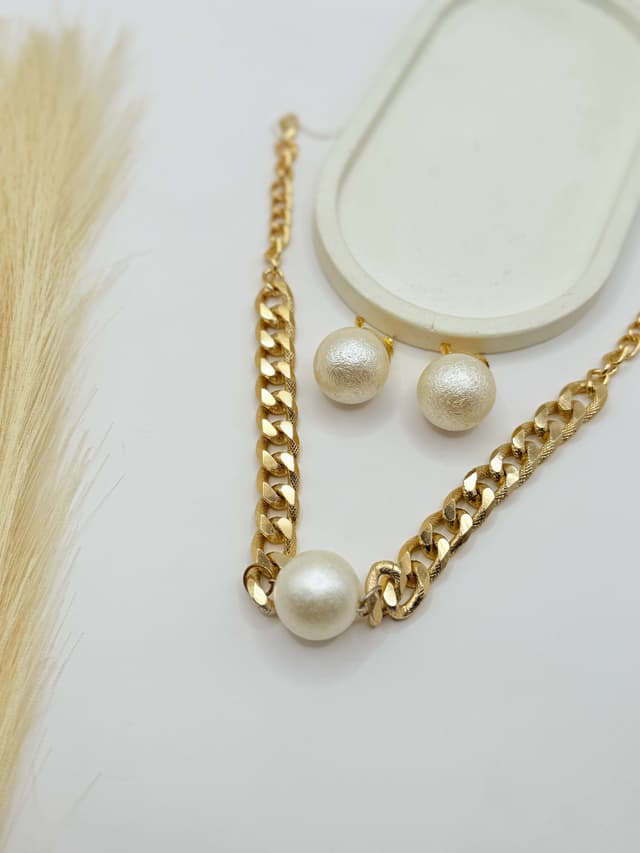 Pearl Luxe Necklace Set