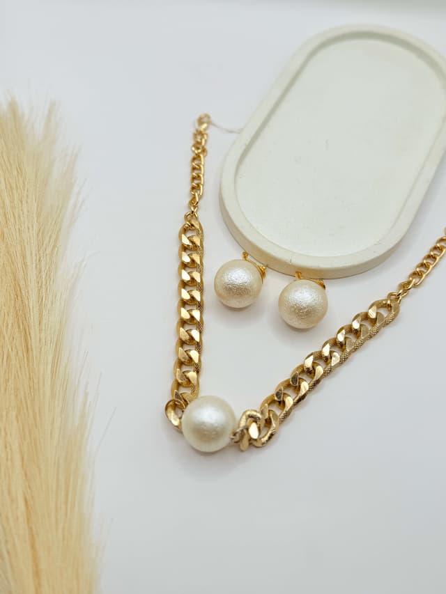 Pearl Luxe Necklace Set hover