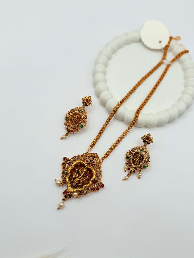 Divine Aura Necklace Set