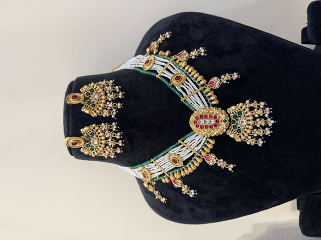Pretty Pataka Neckpiece