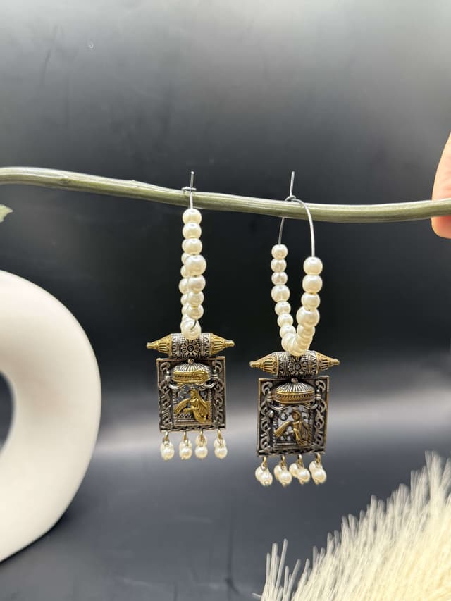 Earring with Pearls